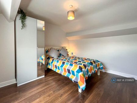 4 bedroom terraced house to rent - Photo 3