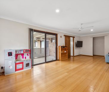 CHARMING THREE BEDROOM VILLA - Photo 2