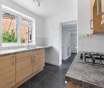 3 bedroom semi-detached house to rent - Photo 5
