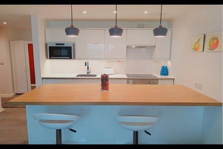 1 Bed Flat, St George Wharf, SW8 - Photo 3