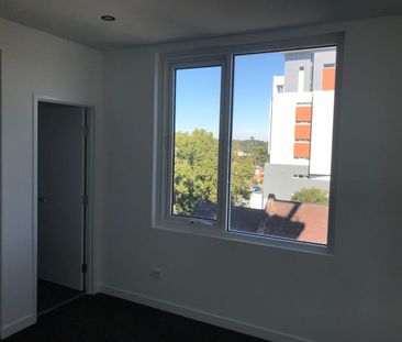 Modern 2-Bedroom Apartment with Parking in Convenient Lidcombe Location - Photo 6