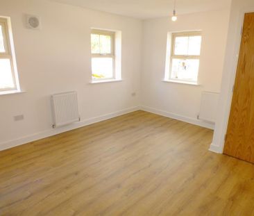 2 bedroom semi-detached house to rent - Photo 3