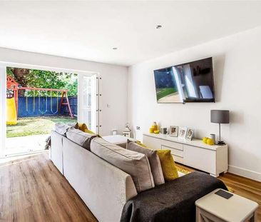 Four Oaks, Hurst Green, RH8 - Photo 1