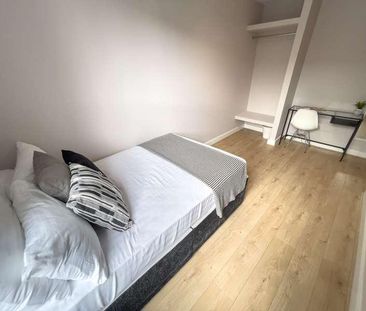 Esher Road, L6 - Photo 4