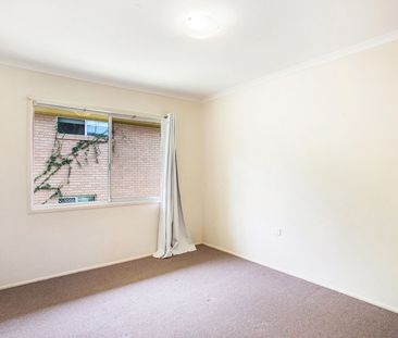 WYNNUM WEST HIGHSET! - Photo 4