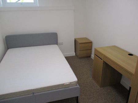 4 bedroom flat to rent - Photo 4