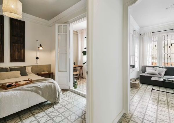 Carrer de Viladomat, Barcelona, Catalonia 08015