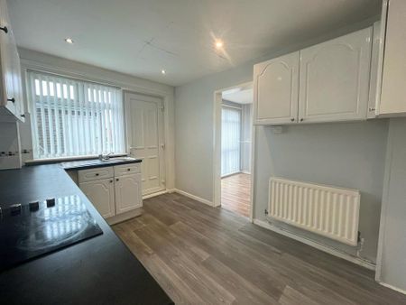 3 bedroom semi-detached house to rent - Photo 3