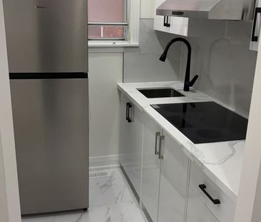 For Lease - 11.5 Lippincott Street, Toronto, Ontario - Photo 4