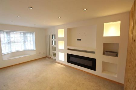 4 bedroom link detached house to rent - Photo 2