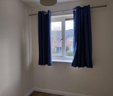 3 bedroom Mid Terraced House - Morecambe Close, Stevenage - Photo 4