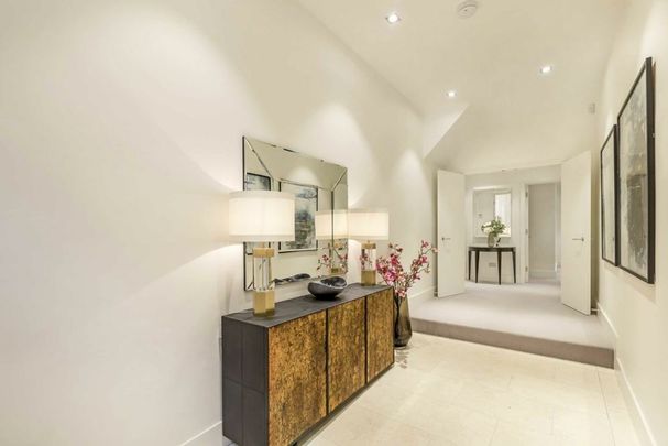 Hays Mews, W1J, London - Photo 1