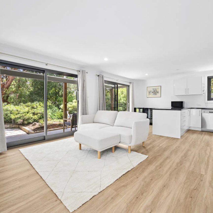 Unique Sunfilled Granny Flat with Garden – 3 months Lease / Fully Furnished - Photo 1