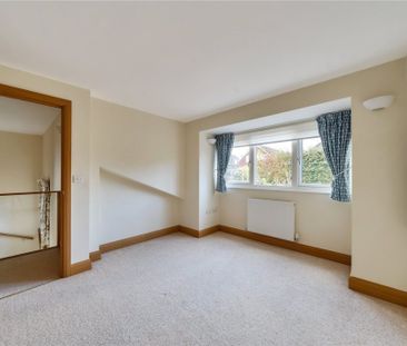 3 Bedroom House - Crescent Close, Winchester - Photo 6