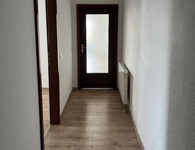 GroÃzÃ¼gige 2-Zimmerwohnung mit Balkon, separater KÃ¼che und Wannenbad! - Photo 1