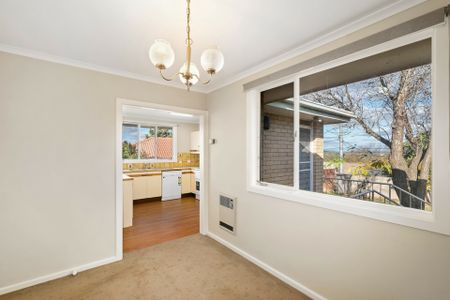 Easy Living in Evatt! - Photo 4