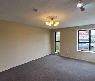 Lovely two bedroom house close to Northlands mall! - Photo 3