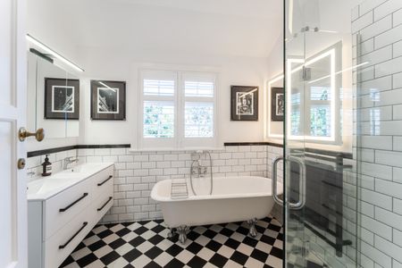 Luxurious Fully Furnished Home with Pool and Gym in Prime Epsom Location - Photo 5