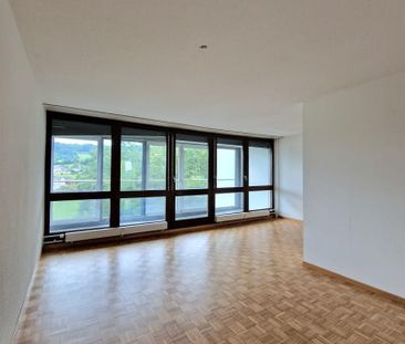 "Grossräumige, helle Wohnung mit Balkon und herrlicher Aussicht" - Photo 5