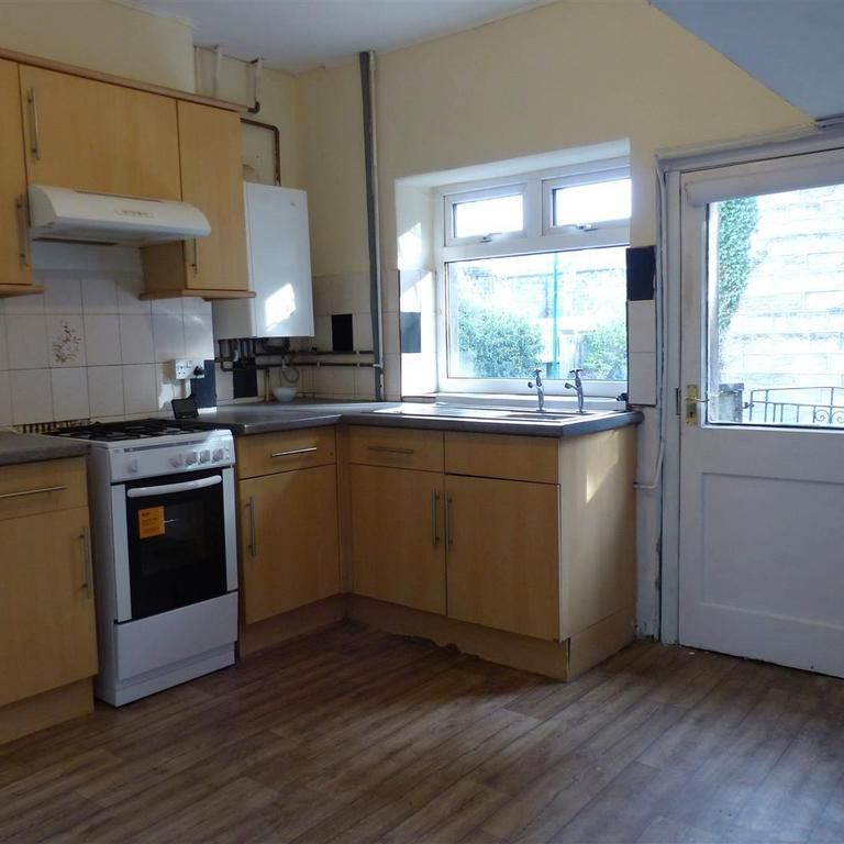 2 bedroom end of terrace house to rent - Photo 1