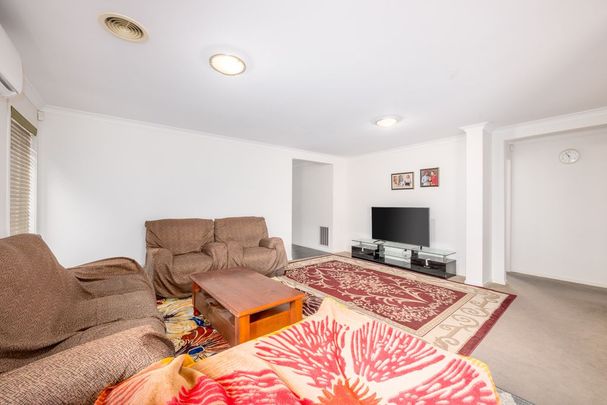 Modern Home in Quiet Court! - Photo 1