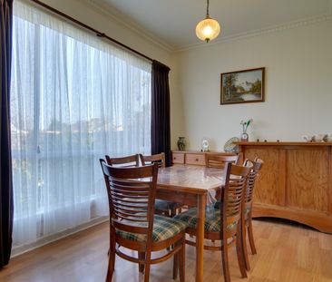 4 Bed, 2 baths, 2 living areas! - Photo 6