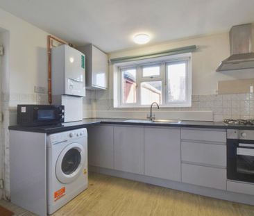 3 bedroom semi-detached house to rent - Photo 6