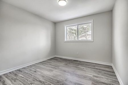 For Lease - 1 Napier Street, Barrie, Ontario - Photo 4