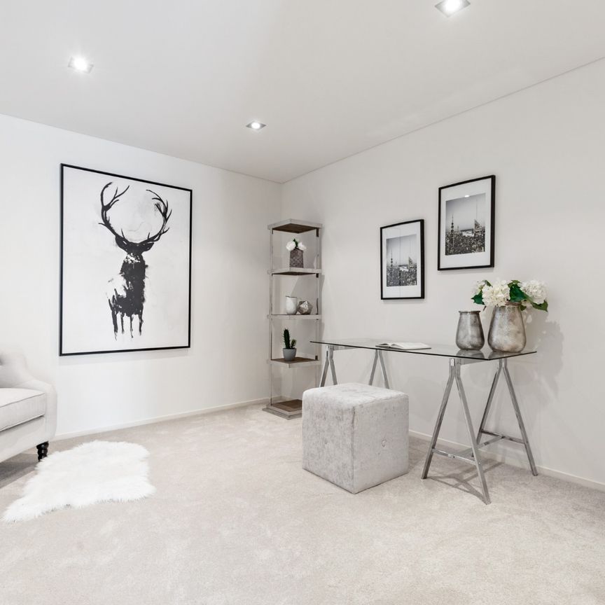 CASTOR BAY - Top Quality Luxury Family home with breath taking views - Photo 1