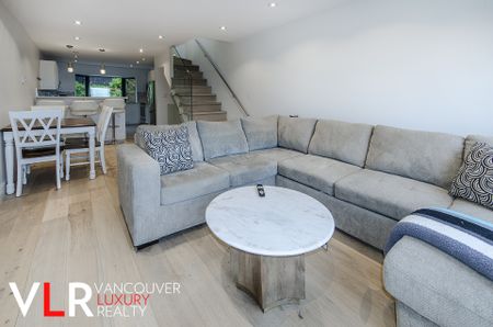 Townhouse in West Vancouver, BC - Photo 3