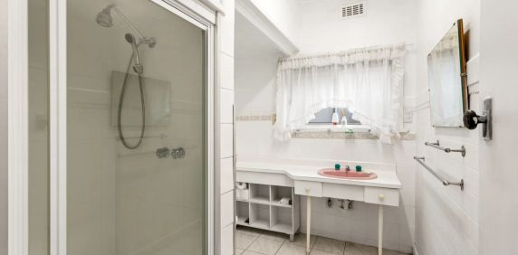 Comfortable Family Home Near Merlynston & Batman Stations - Photo 2