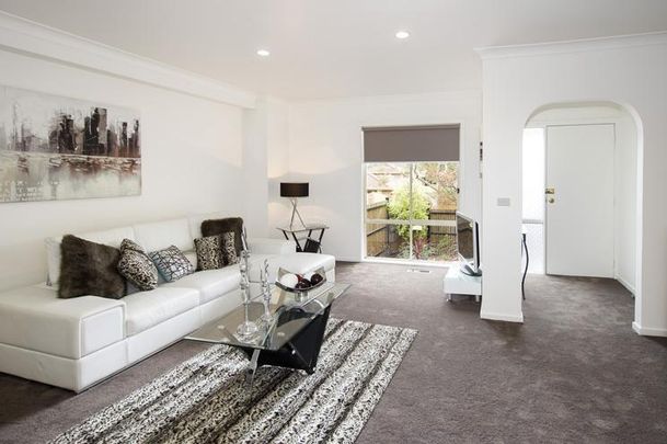 2/16 Osborne Avenue GLEN IRIS - Photo 1