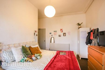 9 bedroom semi-detached house to rent - Photo 3