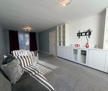 3 bedroom end of terrace house to rent - Photo 2