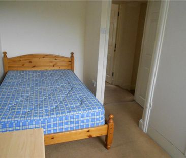 3 bedroom flat to rent - Photo 6