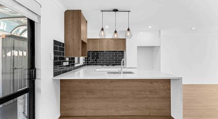 4 Bedroom + 2 Bathrooms, Papatoetoe - Photo 5