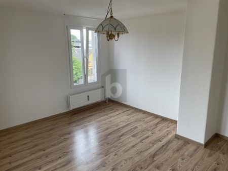 RENOVATED WITH MODERN KITCHEN - Foto 4