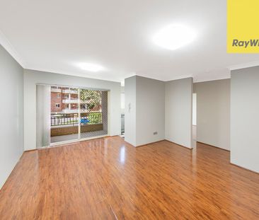 TWO BEDROOM APARTMENT IN PRIME LOCATION - Photo 2