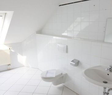 / 2 – Raum Dachgeschoss Wohnung mit EBK und Galerie / ab sofort - Photo 6