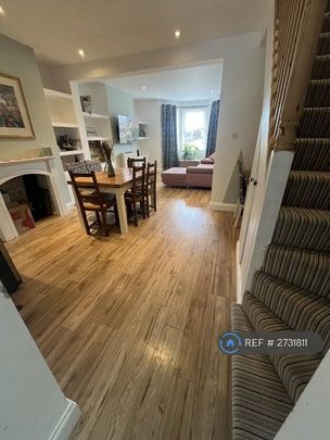 3 bedroom terraced house to rent - Photo 1