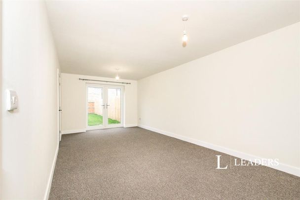3 bedroom semi-detached house to rent - Photo 1