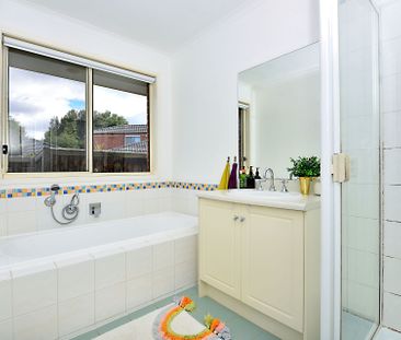 14 Kingsland Close, Dingley Village VIC 3172 - House For Rent | Domain - Photo 4