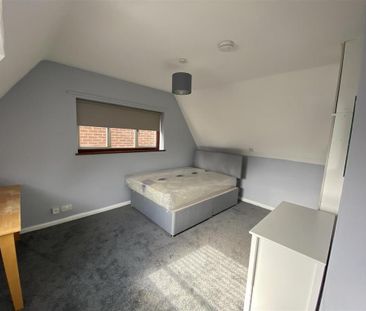 5 bedroom detached house to rent - Photo 4