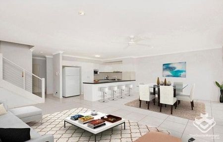 4 Bedroom Buderim Townhouse for Rent - Photo 4