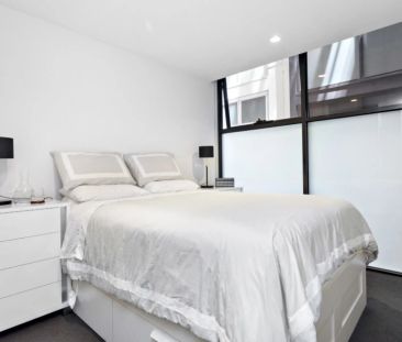 Stylish South Yarra Apartment in a Premium Lifestyle Precinct! - Photo 3