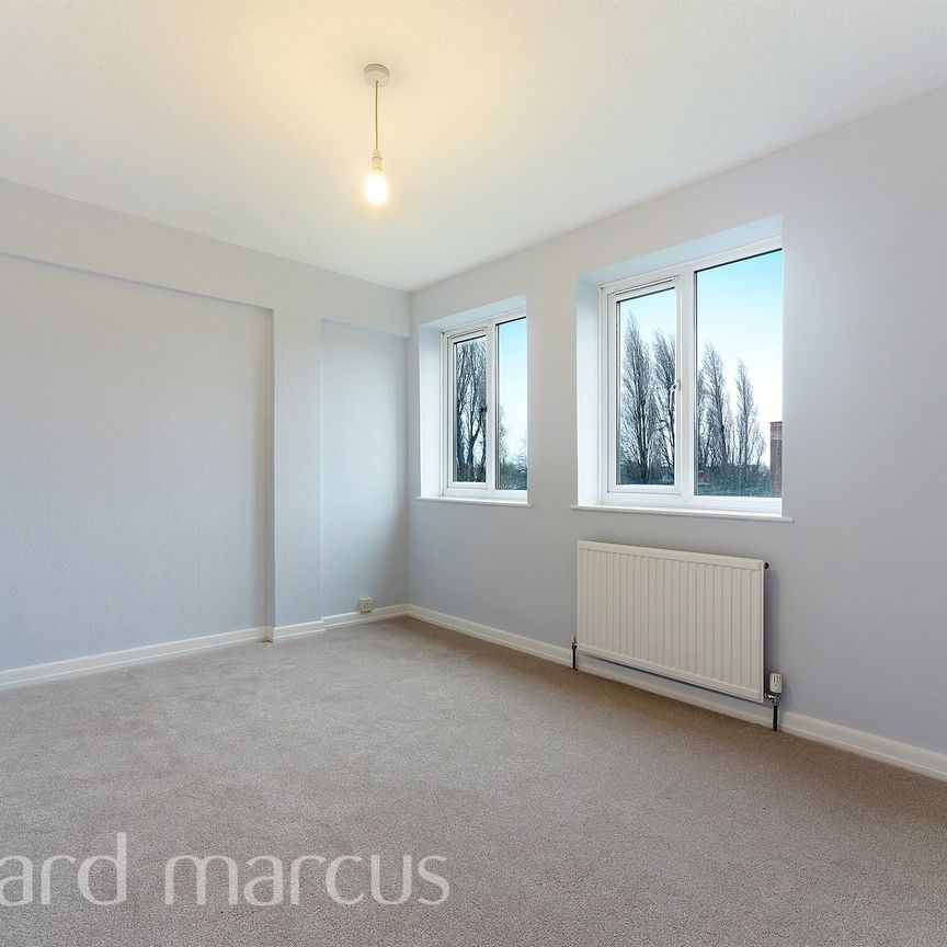 Kimber Road, London - Photo 1