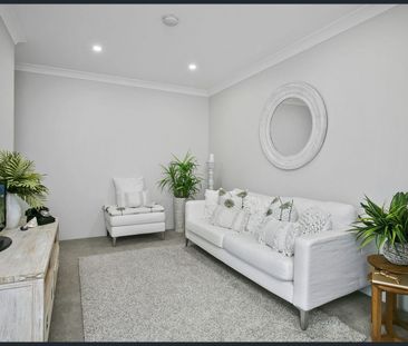 Modern Renovated Top Floor Apartment - Photo 1