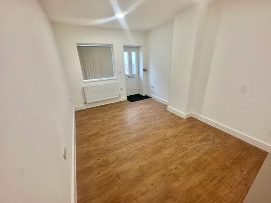 Bay Hall Common Road, Huddersfield - Photo 1