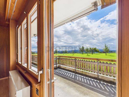 Attractive 5-room apartment with beautiful views in Amlikon-Bissegg, canton TG - Photo 1