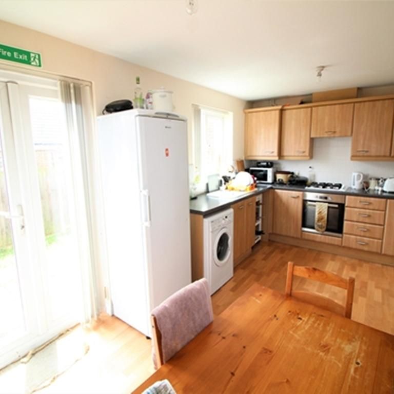 1 bedroom in a house share to rent - Photo 1